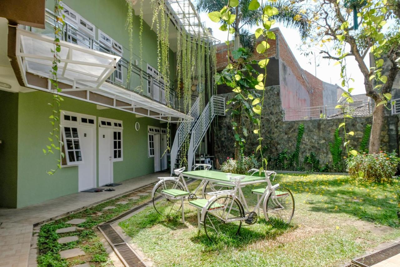 SPOT ON 1712 Griya Shanta Residence Malang Exterior foto